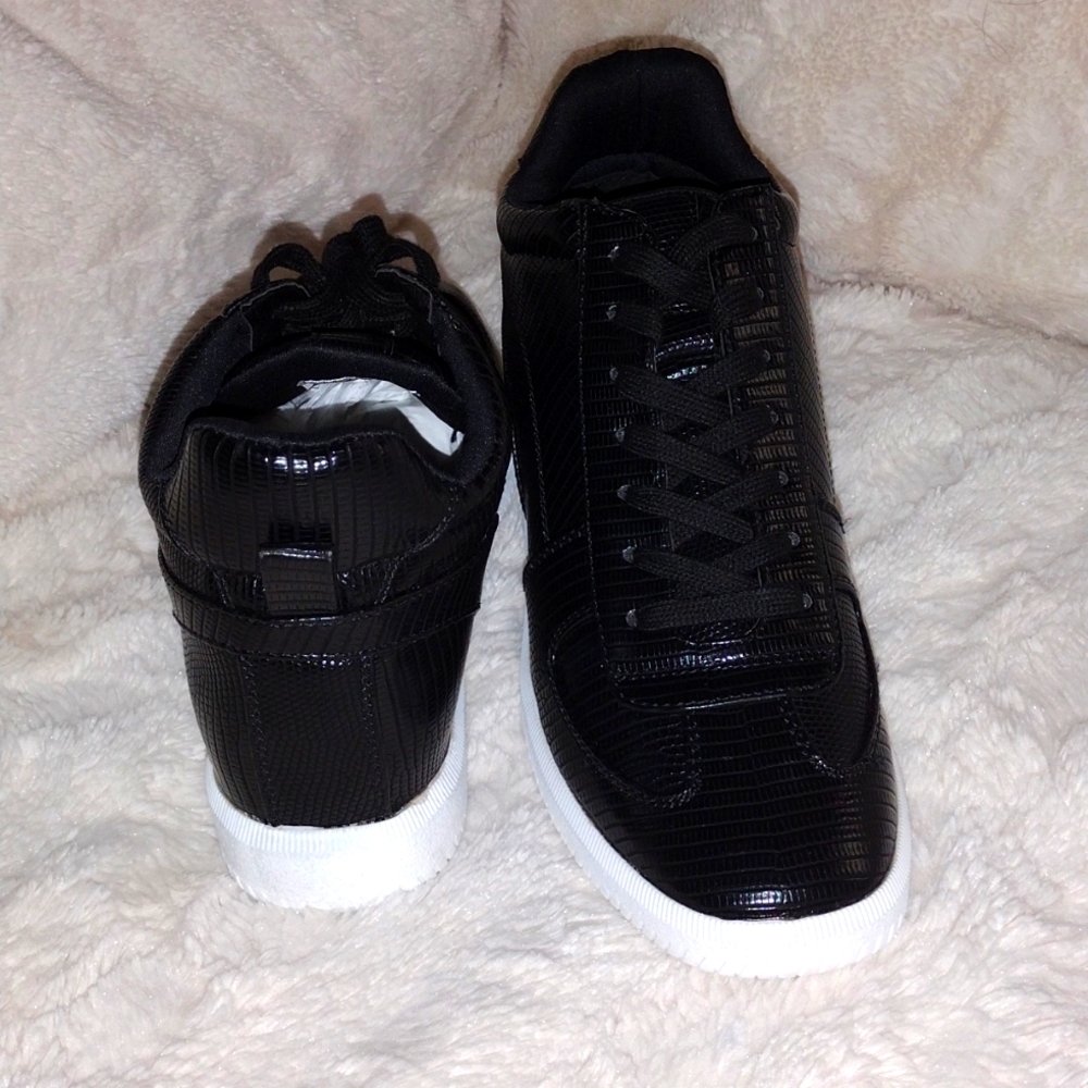 True Craft women Jens wedge sneaker black